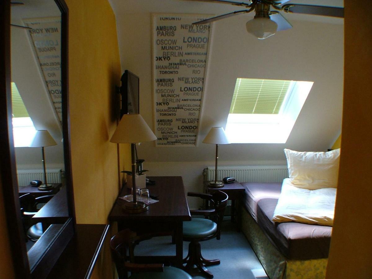 Hotel Garni Pension Zur Lutherstadt Lutherstadt Eisleben Extérieur photo